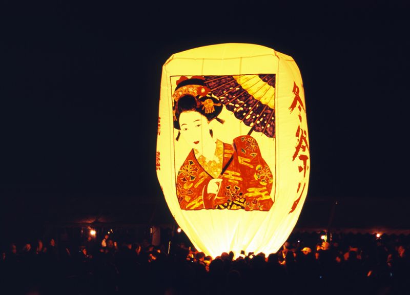 thiên đăng khổng lồ mang theo bao lời ước nguyện